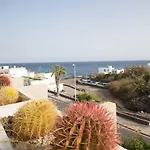 Vistas Al Mar Junto A La Playa 2d *