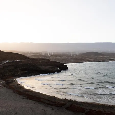 Vistas Al Mar Junto A La Playa 2d