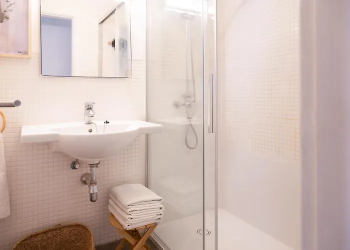 Vistas Al Mar Junto A La Playa 2d